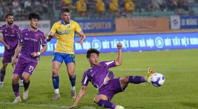 Ba đội cùng 21 điểm đua trụ hạng ở vòng cuối V-League
