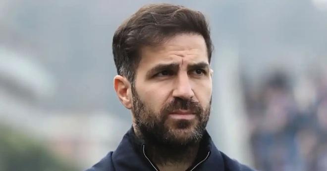 Fabregas thừa nhận tin tưởng ~mù quáng~ vào học trò