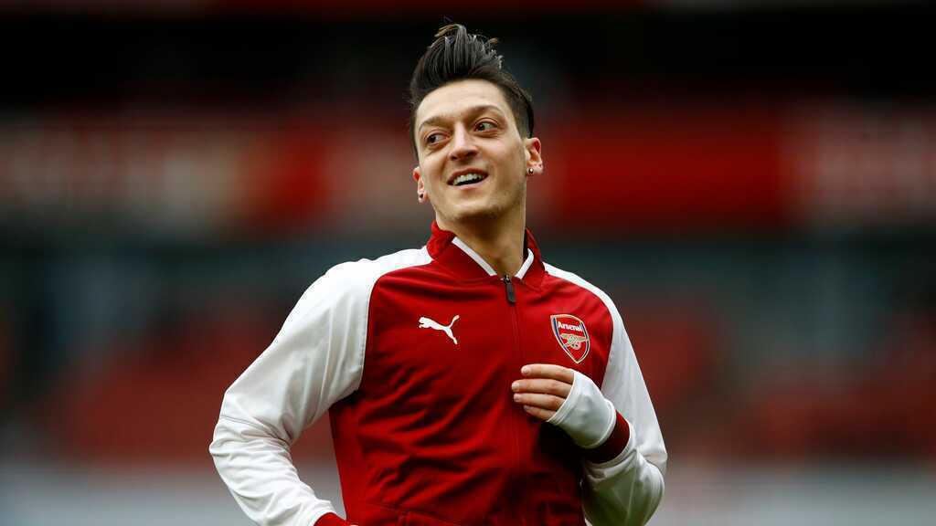 Mesut Ozil và sự khép lại của kỷ nguyên số 10 cổ điển