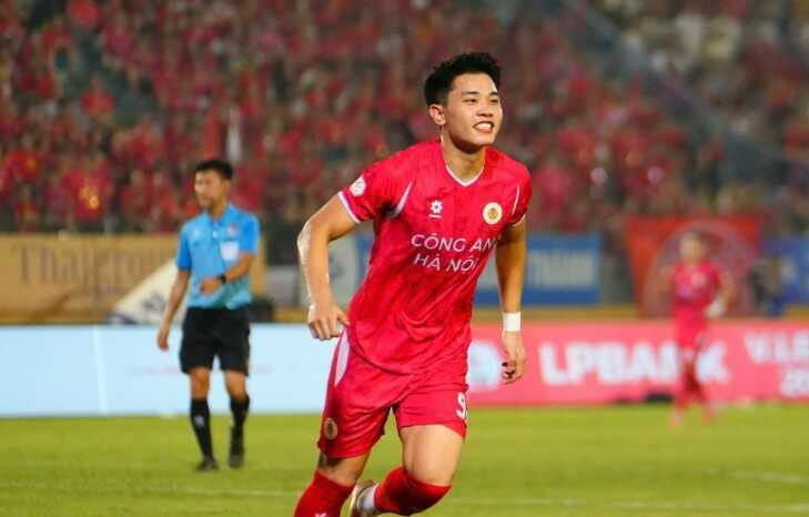 Nguyễn Đ&igrave;nh Bắc l&agrave; niềm hy vọng lớn của CAHN. Ảnh: CAHN FC.