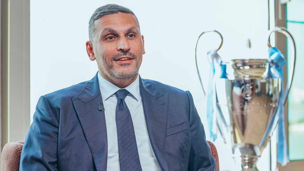 Tỷ phú Sheikh Mansour kiên quyết không bán Man City