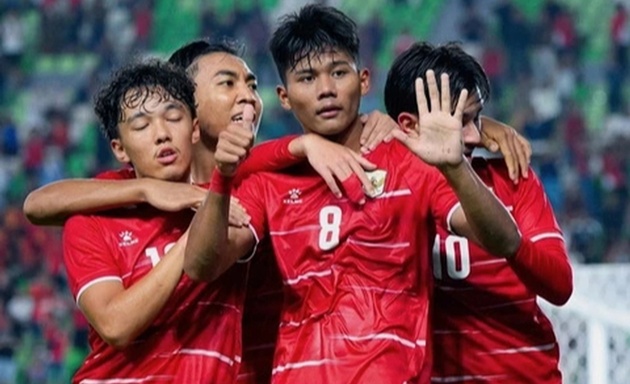 U19 Indonesia gi&agrave;nh vị tr&iacute; nhất bảng A.