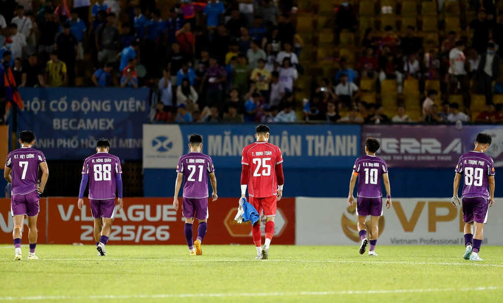 Có một ngày V-League chia nửa buồn, vui