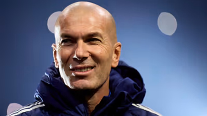  Zidane đang đến gần chiếc ghế n&oacute;ng tuyển Ph&aacute;p. Ảnh: Getty Images.