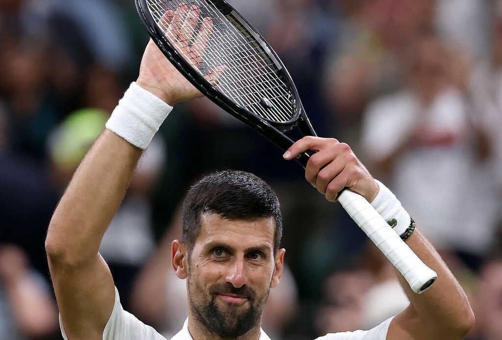 Djokovic hạ đẹp Tsitsipas, lập cột mốc phi thường ở Wimbledon