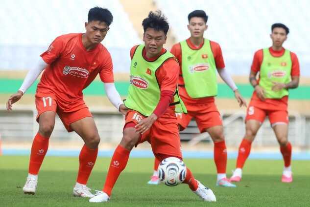 Tuyển Việt Nam rà soát lực lượng, chờ đấu Siheung FC