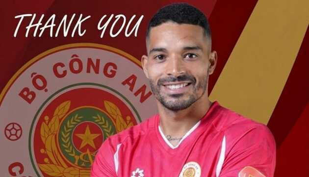 CAHN chia tay tiền vệ Brazil Rogerio Alves