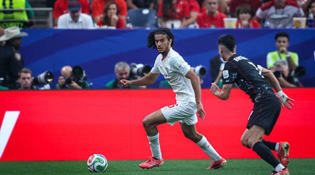 Guimaraes hay Bouaddi sẽ nâng tầm tuyến giữa Arsenal?