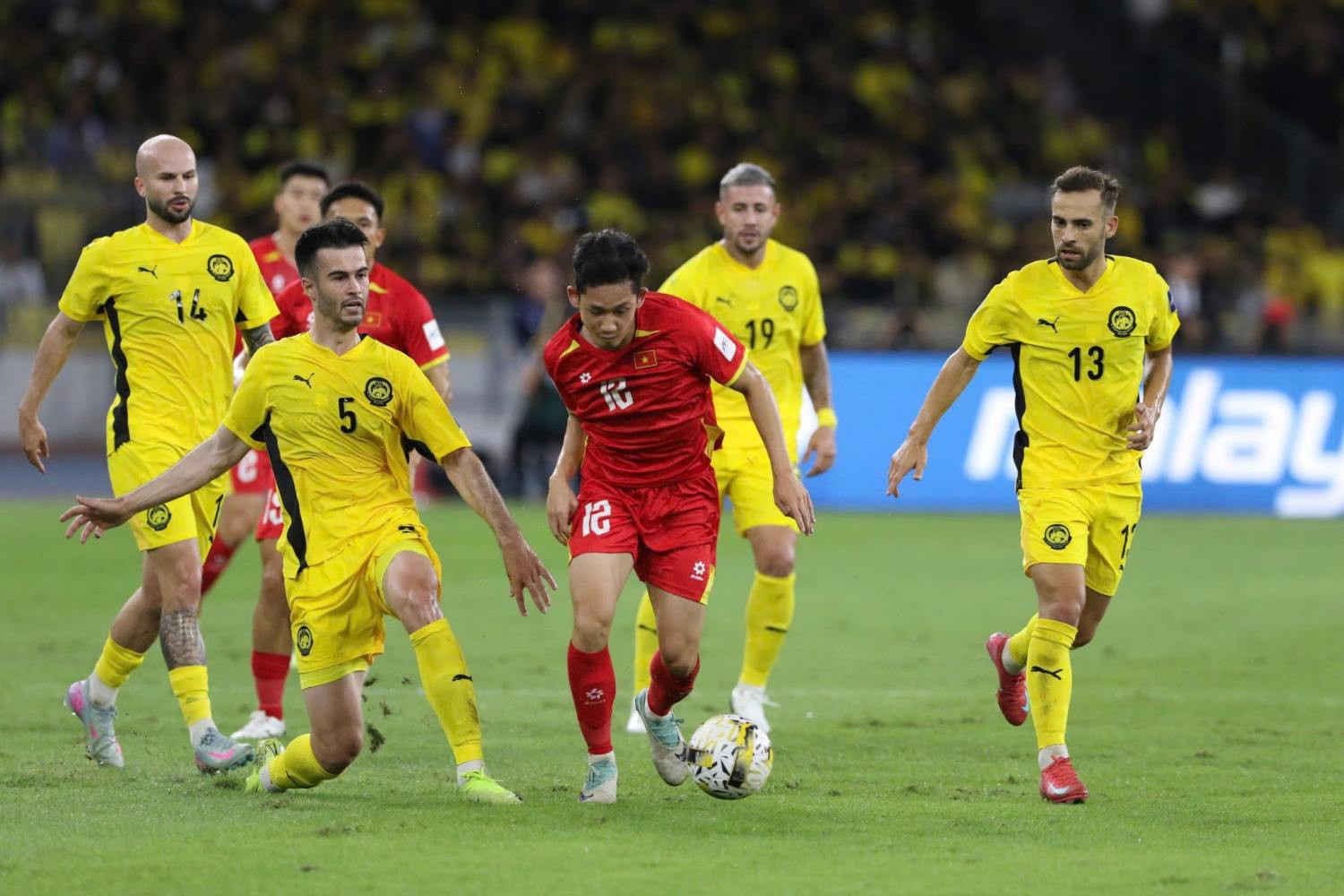 Tuyển Việt Nam áp đảo Malaysia trước bán kết ASEAN Cup 2026