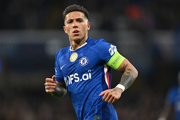 Hệ thống của Alonso c&oacute; thể sẽ kh&ocirc;ng ph&ugrave; hợp với Enzo Fernandez 