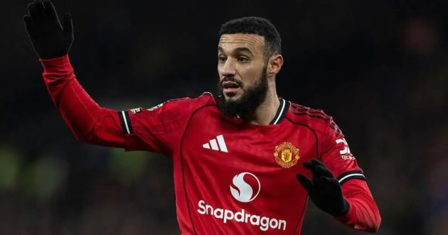 Ghi điểm với Carrick, Mazraoui phả hơi nóng lên vị trí Dalot