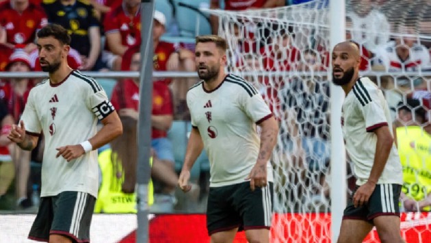 Thua AC Milan, fan MU đòi mua người thay thế Luke Shaw