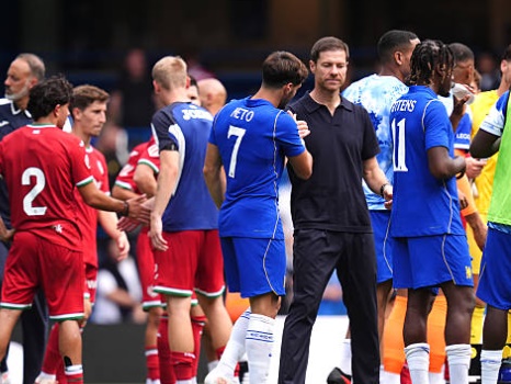Hai mặt đối lập của Chelsea trong ngày Alonso ra mắt Stamford Bridge