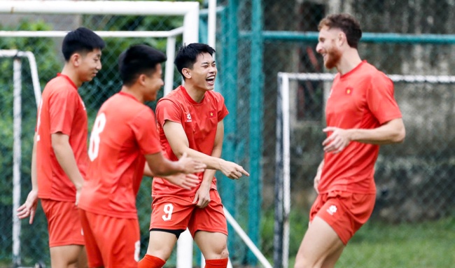 HLV Kim Sang-sik chọn đội hình nào để hóa giải Malaysia?