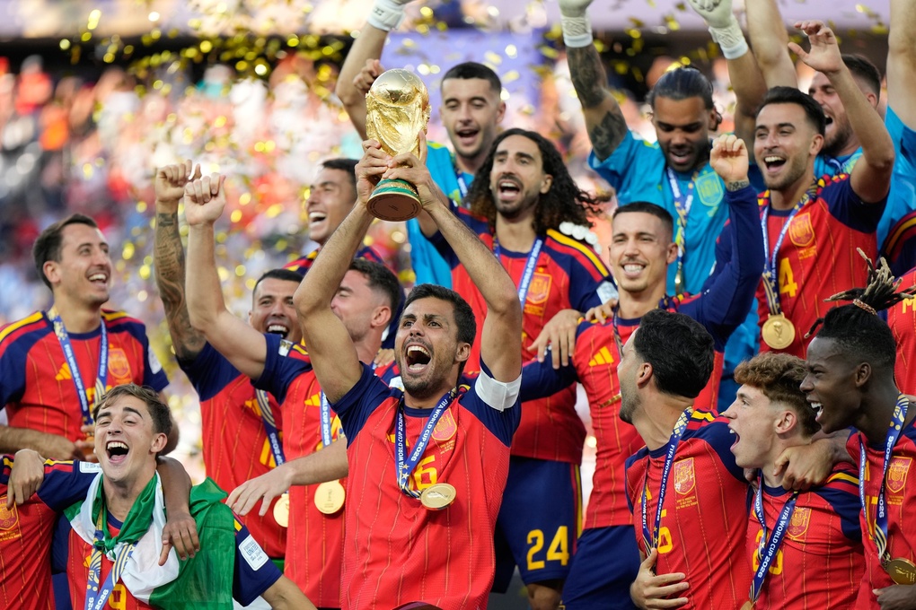 Barca đạt thỏa thuận mua Rodri