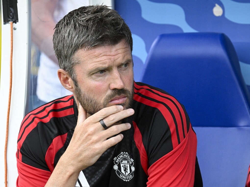 Carragher: `Carrick không đủ tố chất để đưa Man Utd vô địch`