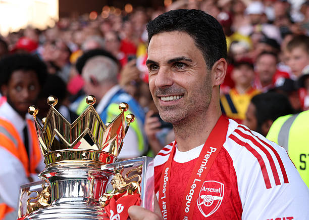 Arsenal rũ bỏ nỗi đau để xây dựng đế chế mới