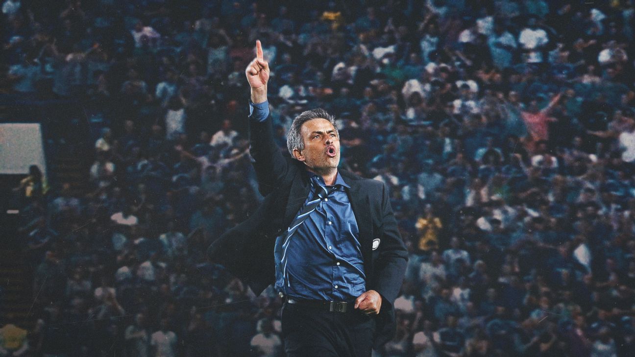 Jose Mourinho và chiếc ba lô đau thương phía sau người đặc biệt