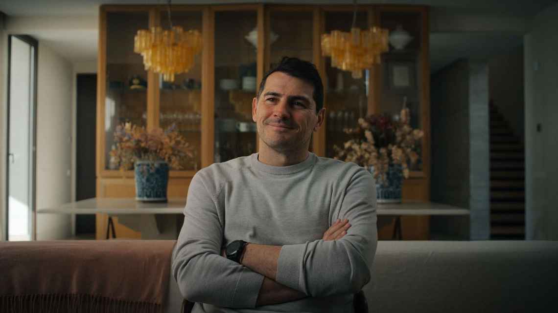 Iker Casillas xuất hiện để n&oacute;i về m&acirc;u thuẫn với Mourinho. Ảnh: Netflix.