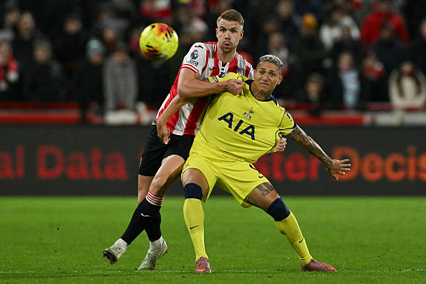 Soi trận Brentford vs Tottenham: Derby rực lửa