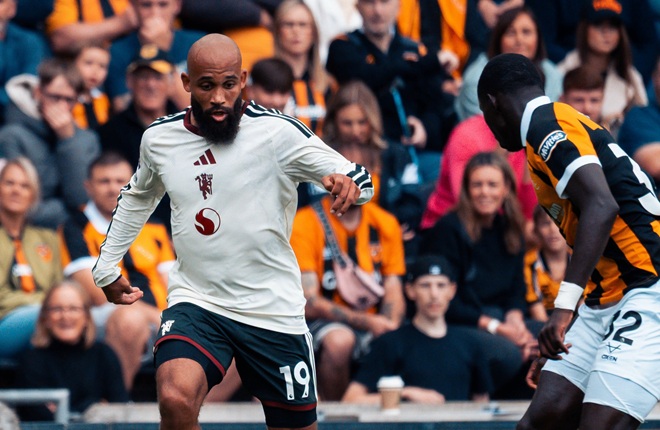  Mbeumo n&ecirc;n được trả về trung t&acirc;m. Ảnh: Manchester United.
