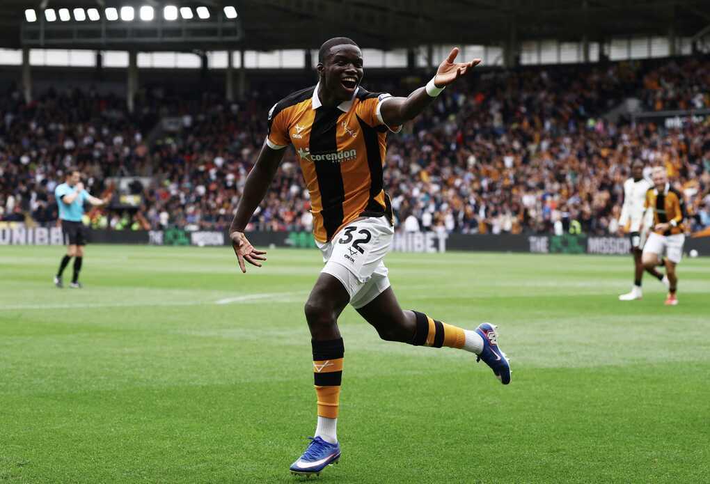 Man Utd thua sốc tân binh Ngoại hạng Anh