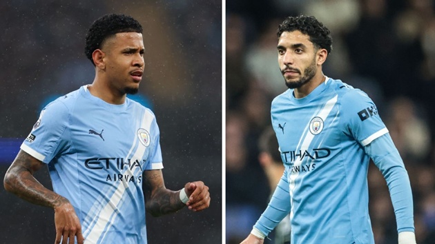 Bộ đ&ocirc;i Man City giải quyết vấn đề h&agrave;ng c&ocirc;ng Spurs. (Ảnh: ESPN)