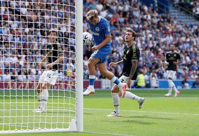 Lindelof phản lưới nhà, Brighton hủy diệt Aston Villa