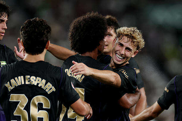 Fermin Lopez lập c&uacute; đ&uacute;p ấn định chiến thắng 5-0 cho Barcelona. Ảnh: Getty Images
