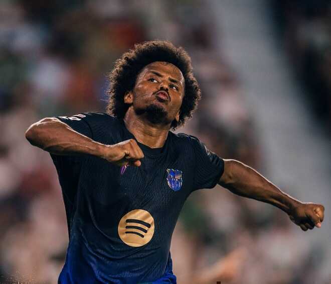 Karim Adeyemi: 7,7. Tốc độ của Adeyemi l&agrave; cơn &aacute;c mộng với h&agrave;ng thủ Elche. Anh c&oacute; pha dứt điểm sắc lẹm n&acirc;ng tỷ số l&ecirc;n 2-0, hứa hẹn l&agrave; mũi khoan lợi hại b&ecirc;n h&agrave;nh lang c&aacute;nh tr&aacute;i. Ảnh: Barcelona.