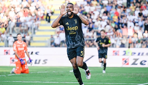 Juventus thắng nhọc Frosinone nhờ dấu ấn Bremer