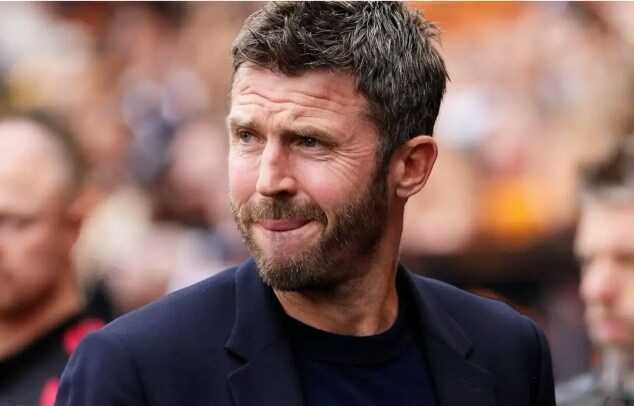Carrick thừa nhận điểm yếu của MU trước sơ đồ 5 hậu vệ