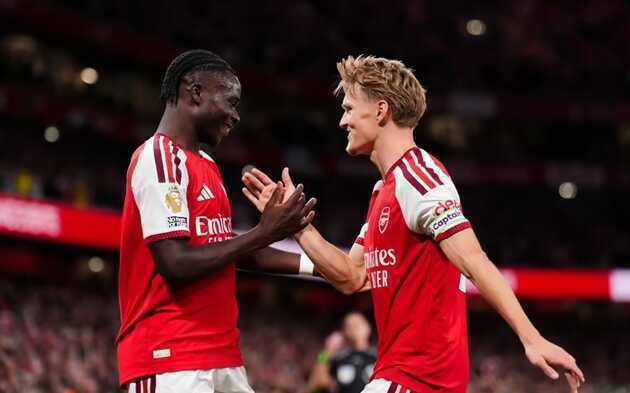 Man City và Liverpool chậm chân giúp Arsenal tạo ra thế thống trị