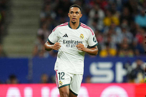 Mourinho và thông điệp đanh thép gửi đến Alexander-Arnold
