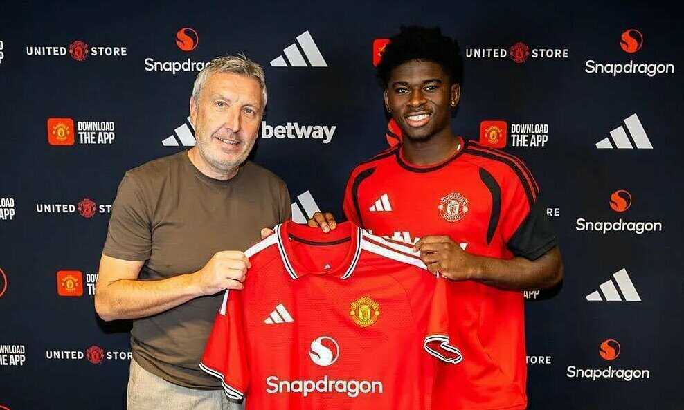 Man Utd công bố Baleba