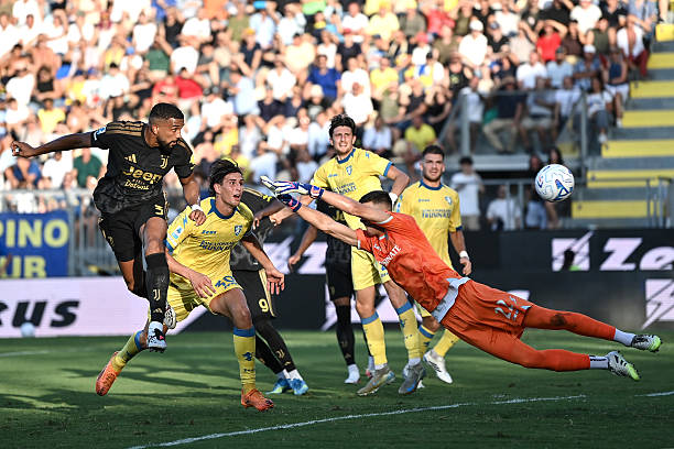 Trung vệ Bremer (&aacute;o đen) vừa ghi b&agrave;n cho Juventus ở v&ograve;ng 1 Serie A. Ảnh: Image Photo Agency/Getty Images.