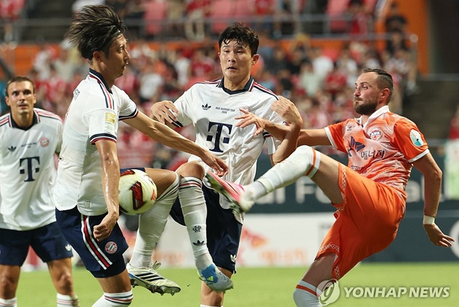 Bayern Munich thắng sát nút Jeju SK trong ngày Kim Min-jae hồi hương