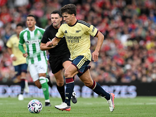 Tân binh Tzolis mang đến thứ vũ khí lý tưởng cho Arsenal