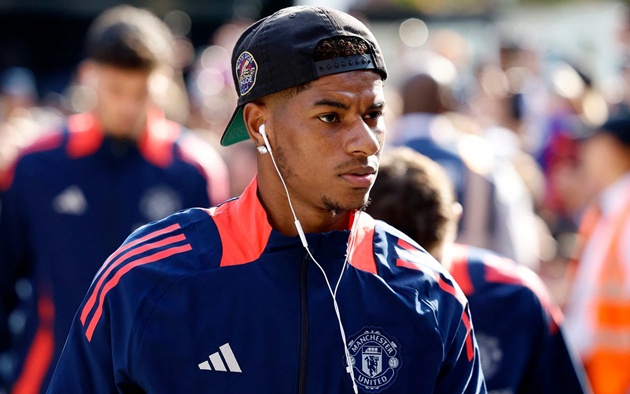 Bóng ma từ những bản hợp đồng cũ đang kìm hãm Man Utd trên TTCN