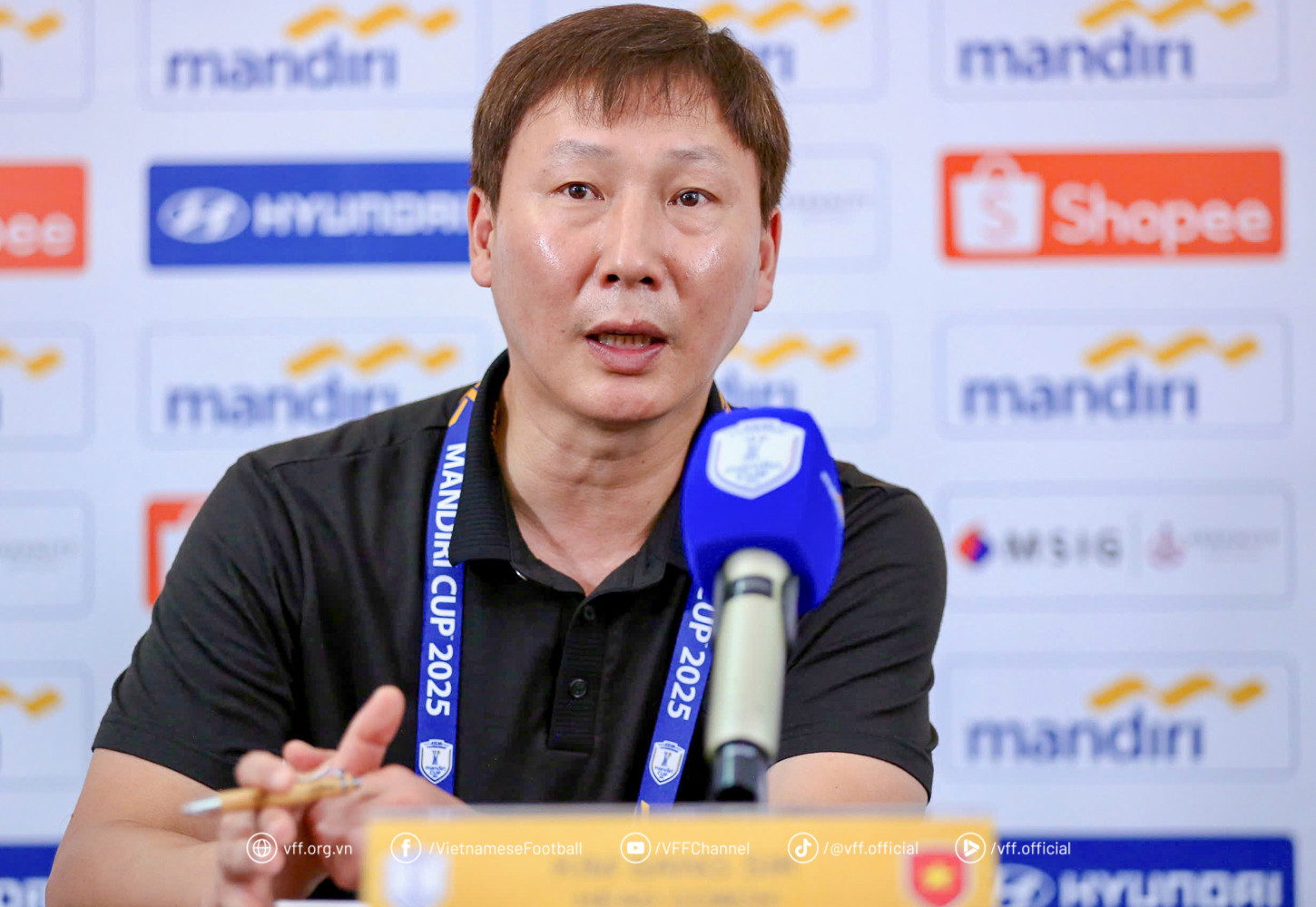 Tuyển Việt Nam 3-1 Campuchia: Thầy Kim khuyên chân thành Đình Bắc