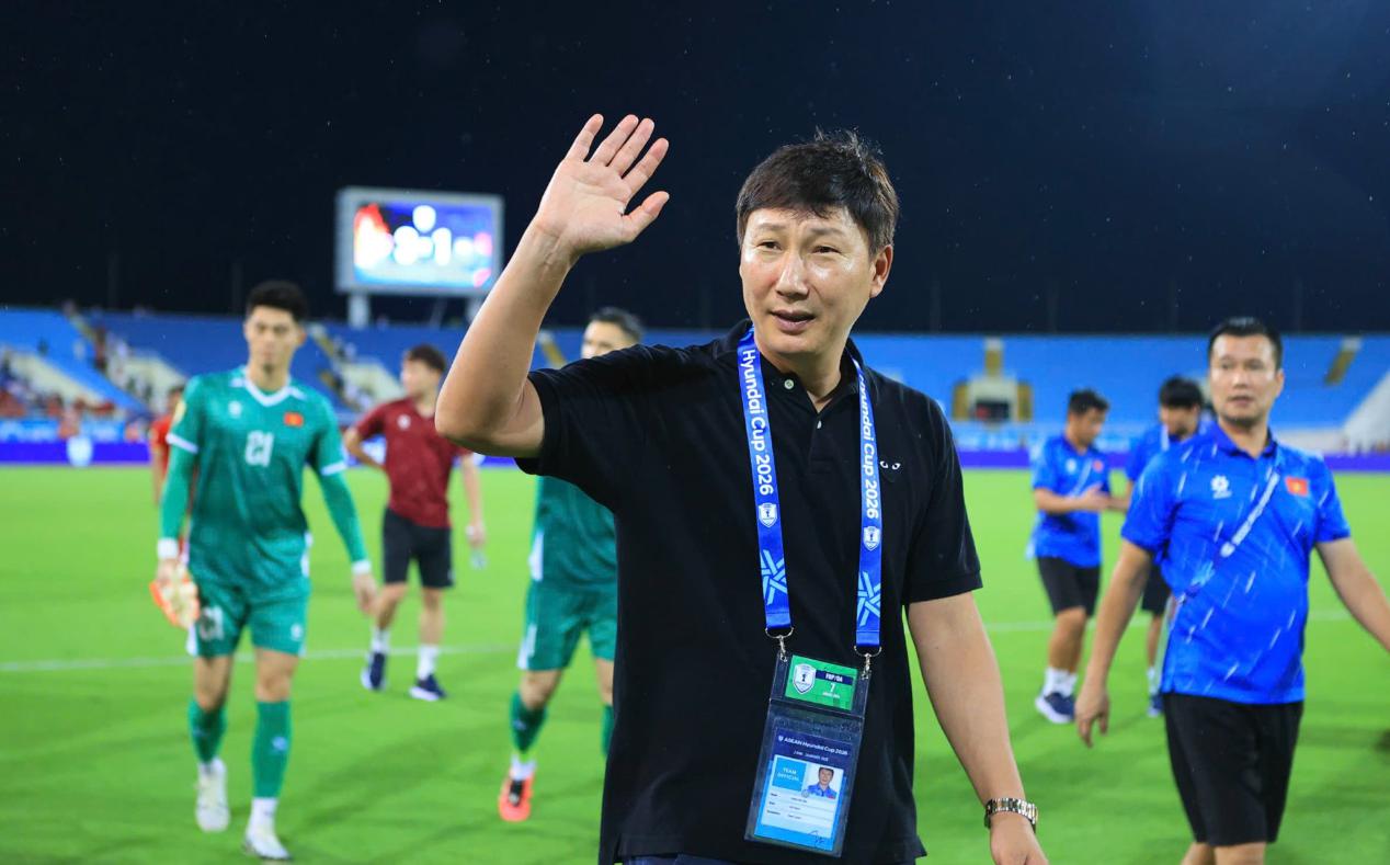 Ông Kim Sang-sik lý giải việc rút Hoàng Đức ra nghỉ sớm