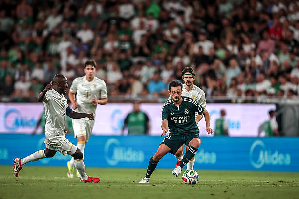Bài toán chiến thuật của Mourinho sau trận thắng Ferencvaros