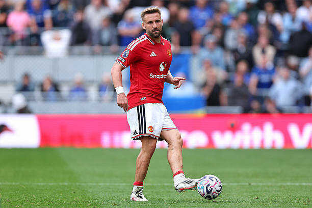 Bảo vệ Luke Shaw, huyền thoại MU khuyên Carrick loại bỏ 2 ngôi sao