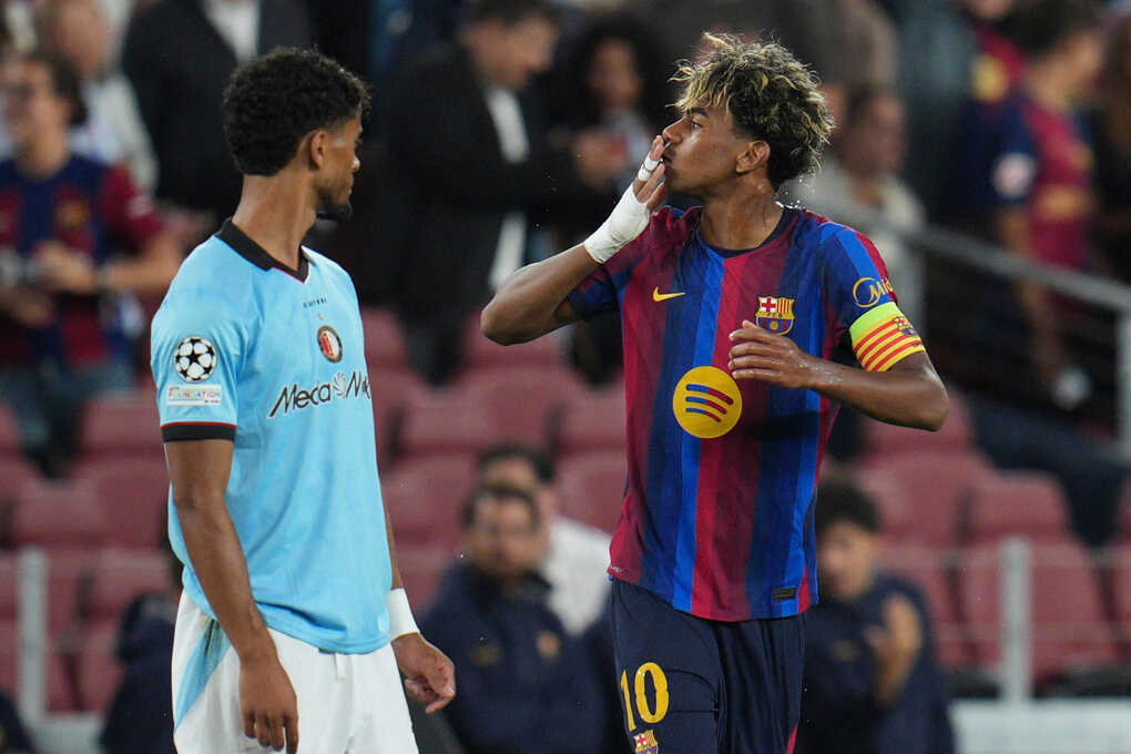 HLV Feyenoord: `Barca mạnh nhất thế giới`