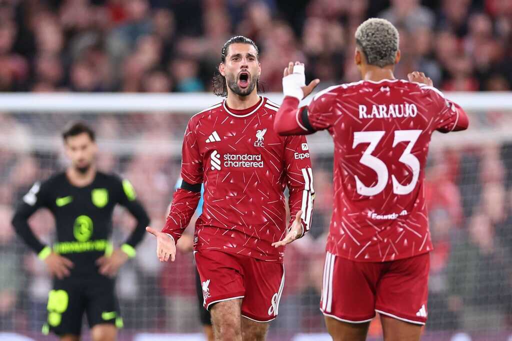 Dominik Szoboszlai ăn mừng c&ugrave;ng Ronald Araujo sau đường kiến ​​tạo tuyệt đẹp của cầu thủ được cho mượn Robbie Jay Barratt &ndash; AMA/Getty Images
