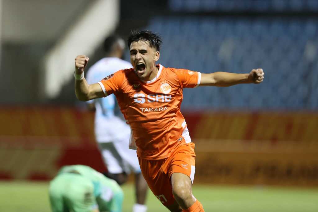 Bryan Ly ghi b&agrave;n, ấn định tỷ số 3-0 cho trận đấu. Ảnh: CLB Đ&agrave; Nẵng.