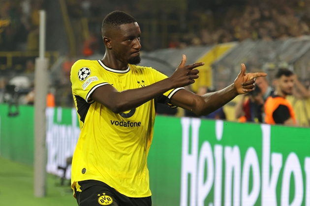 l&agrave; niềm hy vọng số 1 tr&ecirc;n h&agrave;ng c&ocirc;ng Dortmund. Ảnh: EPA