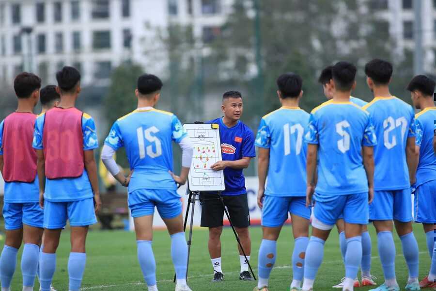 &Ocirc;ng Đinh Hồng Vinh chốt danh s&aacute;ch của U23 Việt Nam tại ASIAD 2026. Ảnh: VFF