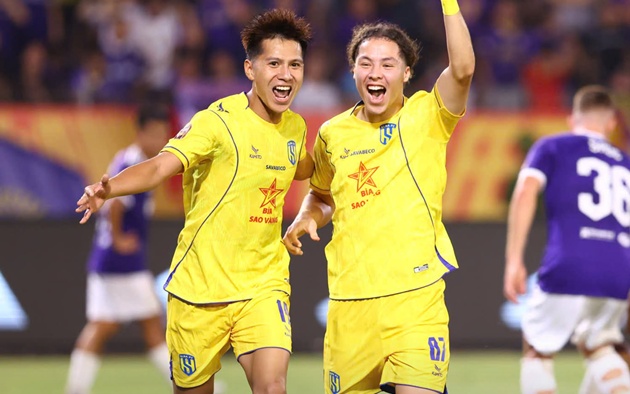 Hà Nội FC thua tan nát SLNA 1-4 ngay tại Hàng Đẫy