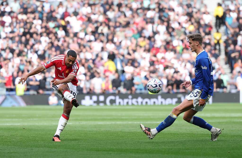 Harrison Armstrong, viên ngọc quý hồi sinh bản sắc Everton